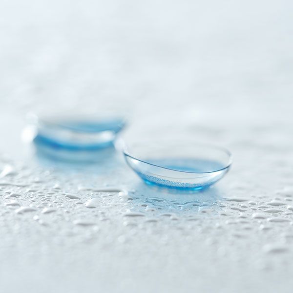 Lentilles Fantaisie VS Lentilles de Couleur : pour quelle occasion ?