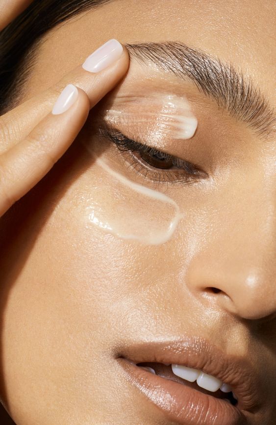 routine contour des yeux